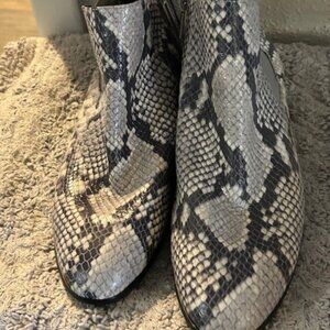 MUNRO Cate Snake Print Chelsea Booties Men's Size 9